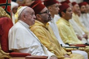 Papa binecuvântează imigranţii. În interesul cui?