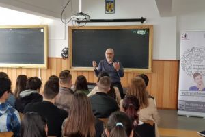 Proiectul Antrenat de Majorat a ajuns la peste 100 de liceeni din oraşul Braşov