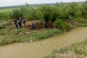 FOTO Femeia dispărută, găsită moartă pe malul râului Sitna, la aproximativ 10 kilometri de casă