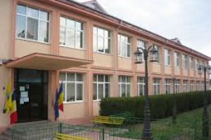 O firma din Iasi va furniza servicii de publicitate Scolii Gimnaziale nr. 1 Harsova (document)