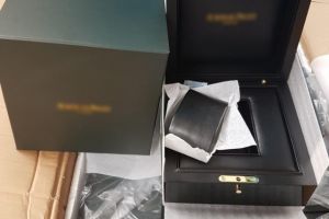 Zeci de cutii pentru depozitare ceasuri confiscate in Portul Constanta Sud Agigea   