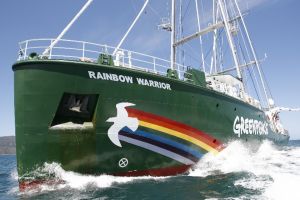 Nava Rainbow Warrior va ancora la Constanta