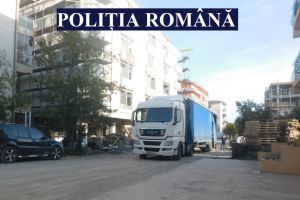 Constanta: Barbati banuiti de comiterea mai multor infractiuni economice, retinuti de politisti