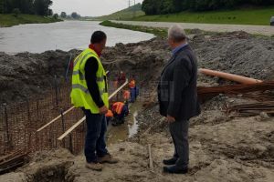 Primarul Ion Lungu a verificat lucrările la noul pod peste apa Sucevei