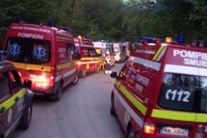 Microbuz plin cu oameni răsturnat în Vâlcea, la Bujoreni. Plan roşu de intervenţie, au fost trimise 12 ambulanţe