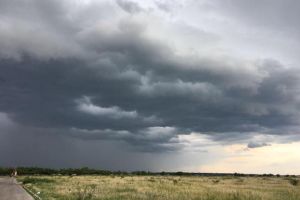 Instabilitare atmosferică, ploi şi vijelii până marţi seara