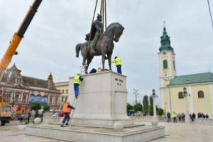 UNPR solicită repunerea „de urgenţă” a statuii domnitorului Mihai Viteazul în Piaţa Unirii din Oradea