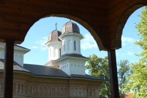 Mănăstirea Dobric îşi serbează hramul. Slujba, oficiată de IPS Andrei