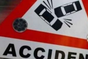 Accident teribil în Mureş. Un tânăr a ajuns cu maşina sub roţile unui tir. Impactul i-a fost fatal