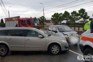 FOTO/VIDEO: ACCIDENT rutier între Alba Iulia şi Miceşti, între două autoturisme. Două victime conştiente, intervine SMURD