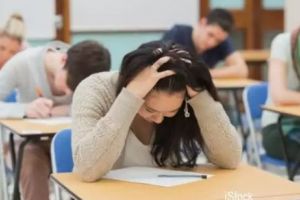 Elevii din Hunedoara acuză autorităţile locale