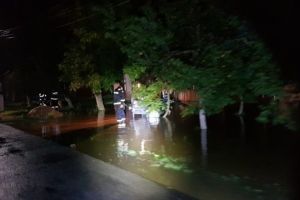 Inundaţii în mai multe localităţi harghitene. Unii au fost evacuaţi în toiul nopţii