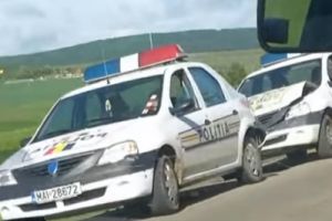 FOTO Accident mai puţin obişnuit la Cătămărăşti! Două maşini de Poliţie s-au ciocnit între ele