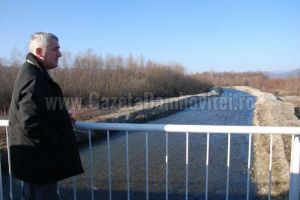 Țuţuianu a vorbit cu oglinda din baie care i-a zis: “Florin Popescu”