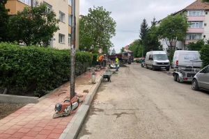 Strada Viitorului, din Obcini, refăcută total, cu locuri de parcare amenajate