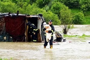 FOTO Efectele ploilor abundente în Bistriţa-Năsăud. Cotele de apărare pe râuri, depăşite