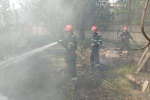 Incendiu in zona industriala a municipiului Tulcea. Exista pericol de propagare la vecinatati (galerie foto+video)