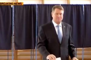 LOVITURĂ de la CNA pentru Iohannis! Televiziunile din România NU sunt obligate să promoveze referendumul