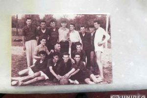 FOTO/ Comemorare fotbalistică la Vinerea. Parastas în memoria jucătorilor decedaţi organizat de  sportivii care au evoluat în fotbalul vinerean