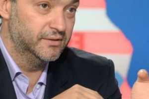 Aşezaţi-vă liniştiţi la locurile voastre: VIN RUȘII!