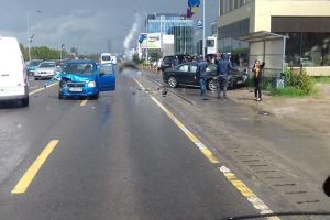 Accident în Floreşti. Coloană de maşini pe ambele sensuri