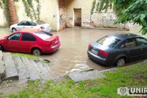 FOTO ȘTIREA TA. Mica Veneţie, filmul care ”rulează” în spatele cinematografului Dacia din Alba Iulia