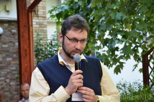 Consiliul Judeţean îl atacă pe Bolojan pentru „paradele militare tipice regimurilor autoritare”, pentru „populism” şi fiindcă nu „desecretizează” soluţia pentru Aeroport