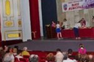 Bani pentru activităţi extraşcolare! Elevii care iubesc altceva decât matematica şi limba română, premiaţi de municipalitatea lugojeană