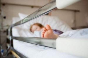 Copil de 2 ani internat la Iaşi după ce a înghiţit anticoncepţionale