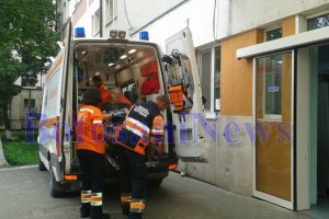 Bărbat în stare critică după un accident casnic stupid: I-a intrat coasa în piept