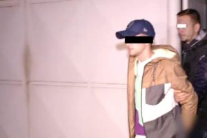 Trimis în judecată pentru furt şi înşelăciune