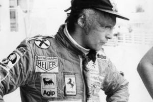 Lauda, supravieţuitor după ce a ars în maşina Ferrari