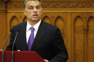Viktor Orbán: Există politicieni, jurnalişti şi analişti „spălaţi cu bani”  pentru a susţine migraţia