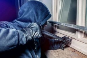 Hoţul care a încercat să îşi salveze victima