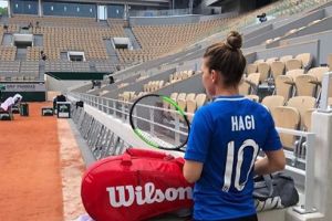 Simona Halep, la Roland Garros in tricoul FC Viitorul, cu numele lui Hagi pe spate  