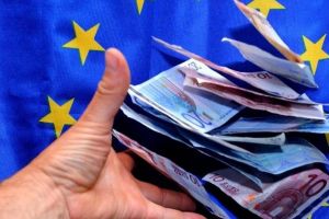 Câţi bani poate încasa un europarlamentar în fiecare lună, din salariu, diurnă, decontarea deplasărilor şi cazării