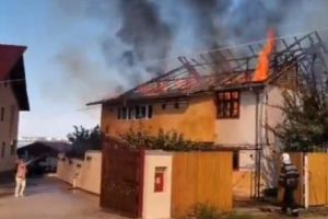 Incendiu uriaş la o casă de vacanţă din Eforie Nord