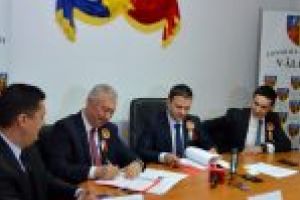 CJ Dolj: Contractele de finanţare pentru două proiecte, cu o valoare totală de 47,5 milioane de euro, semnate de preşedintele Ion Prioteasa