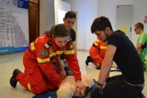 Cursuri de prim ajutor în universităţile timişorene
