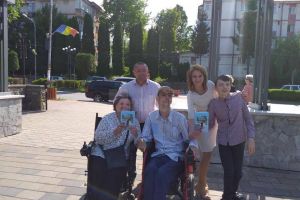 Carte scrisă cu vârful nasului de un bărbat ce suferă de tetrapareză spastică