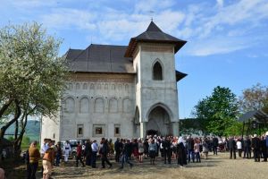 Prima slujbă săvârşită în Biserica „Acoperământul Maicii Domnului“ din Vicovu de Sus