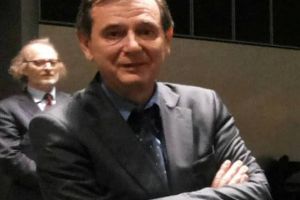 Europarlamentarul Marinescu a oferit ghiozdane şi rechizite copiilor gorjeni