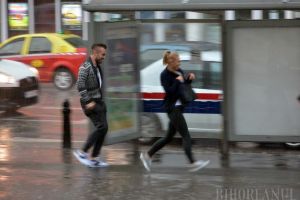 Informare meteo: Ploi torenţiale, descărcări electrice şi vijelii, în nord-vestul ţării