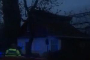 Un bărbat care a provocat un scandal monstru cu poliţiştii, în seara de Înviere, a ajuns ...