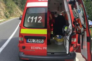 ACCIDENT pe Calea Moţilor din Alba Iulia. Șoferul unui autoturism a pătruns în intersecţie fără să se asigure şi a intrat în coliziune cu un alt autoturism