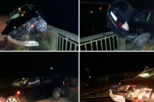 Ca-n filme! Un BMW suspendat pe parapetul unui pod din Alba