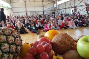 Program derulat intr-un cunoscut magazin: Mai multi elevi constanteni invata de la Chef Cezar Munteanu despre alimentatia sanatoasa 