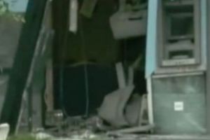 Primele imagini cu spărgătorii care au aruncat în aer un bancomat din Bucureşti