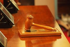 Serbia: Închisoare pe viaţă fără eliberare condiţionată pentru crimă şi viol