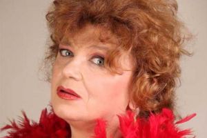 Miercuri, 29 mai: ,,Jumătatea mea, bărbatul”, spectacol aniversar susţinut de actriţa Cezara Dafinescu, la Centrul Cultural Cugir